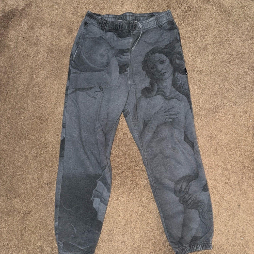 Stüssy Dyed Venus Sweatpant Joggers with Greek Woman Statue Black, Dark Grey - Picture 3 of 11